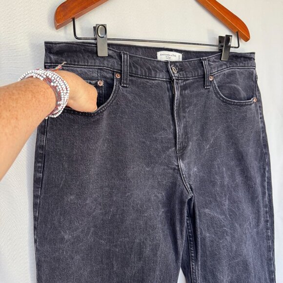 Abercrombie & Fitch Curve Love Baggy Low Rise Black Denim Straight Leg Jeans - Picture 5 of 12